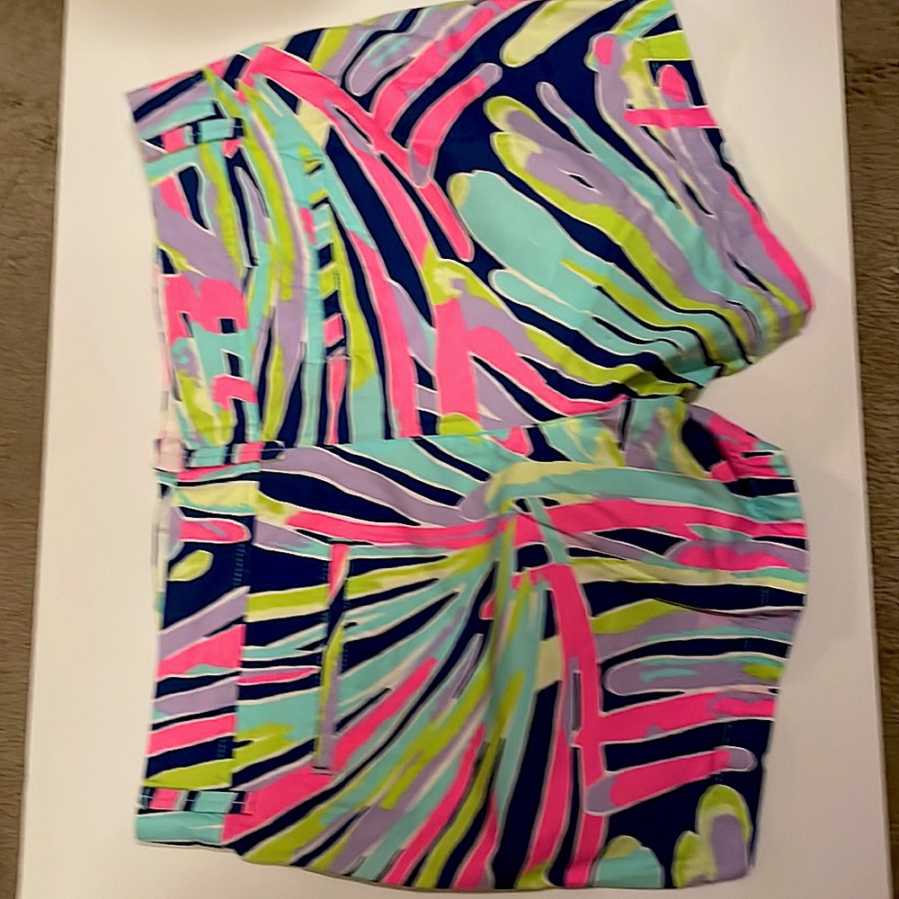 Lilly Pulitzer shorts size 14 ladies